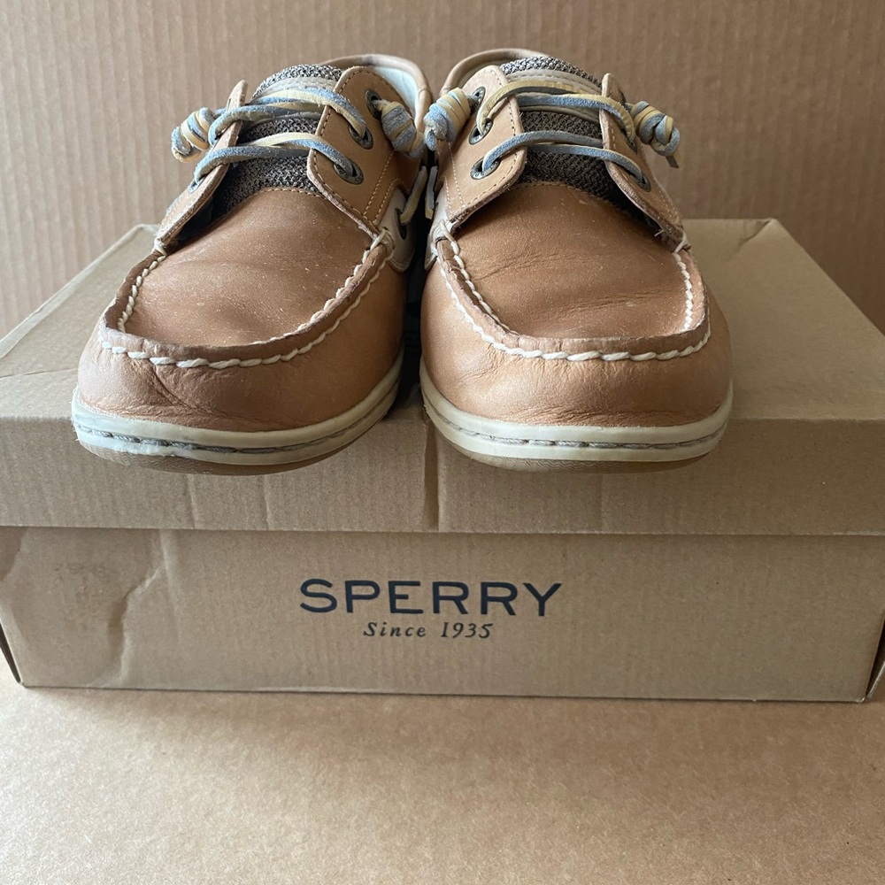 Sperry womens tan boat shoes size 10